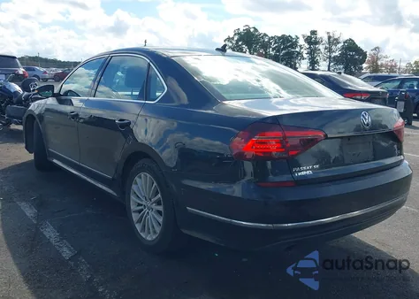 2017 Volkswagen Passat 1.8T Se z USA, uszkodzony, nr VIN 1VWBT7A34HC025671
